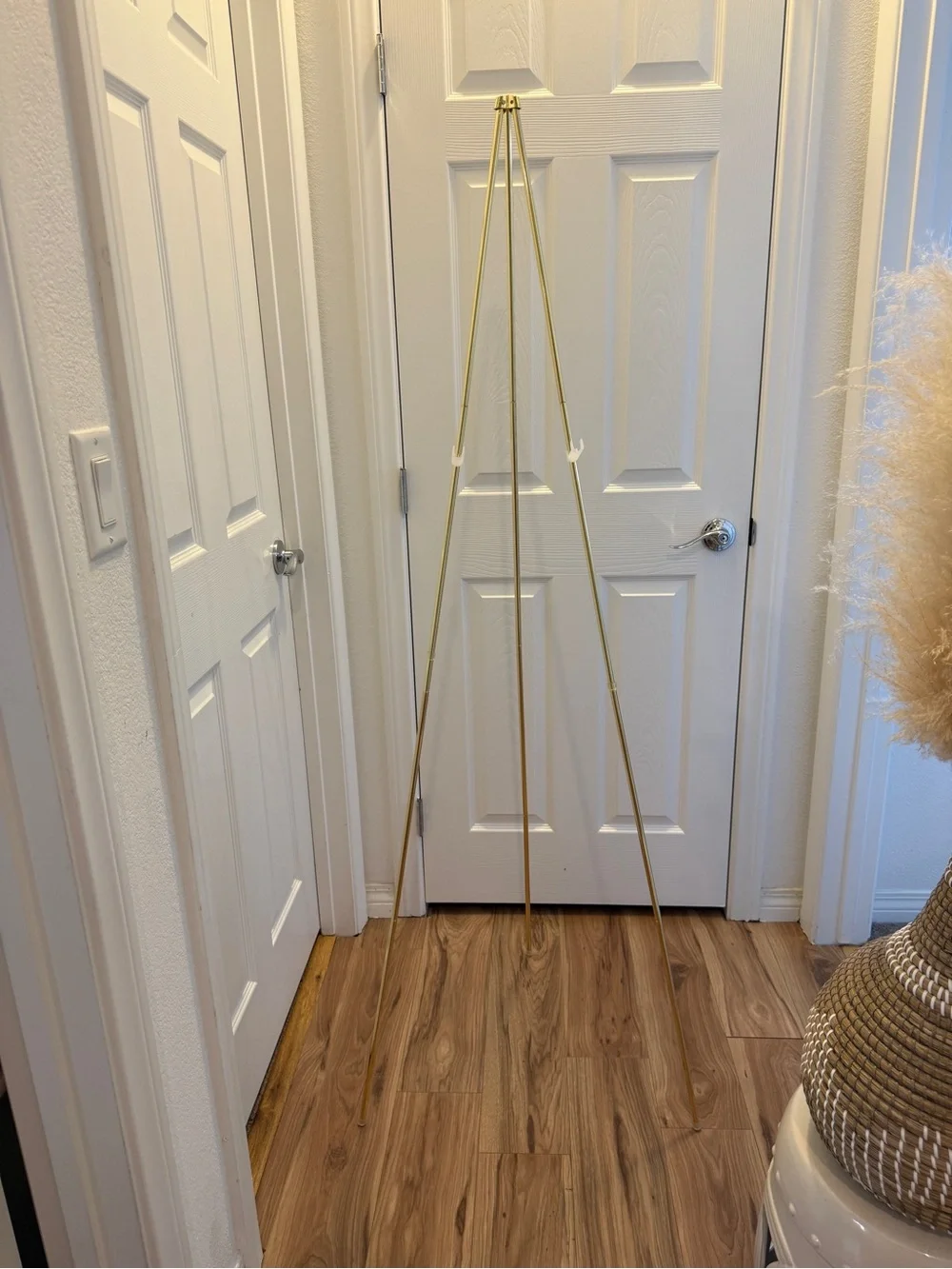 Gold Metal Easel Stand - Home Wall Decor